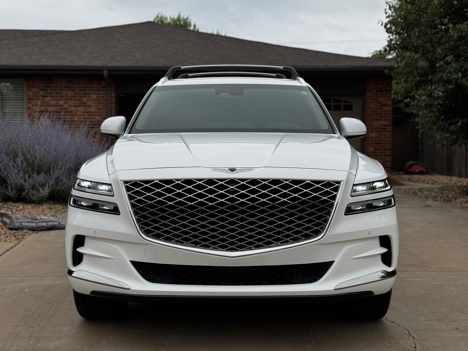 White Genesis GV80, front