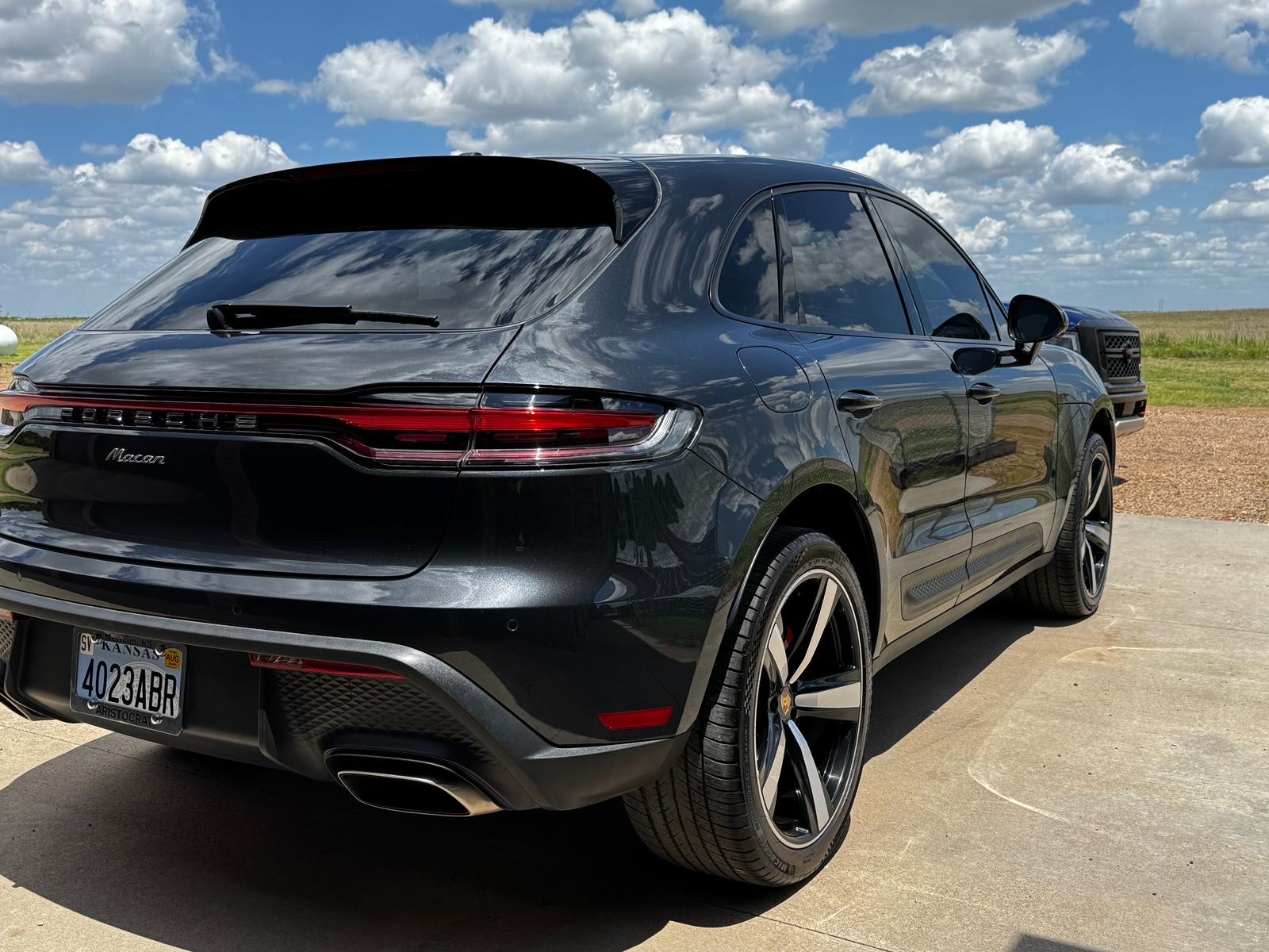 Porsche Macan, rear three-quarter